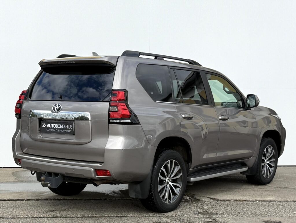 Toyota Land Cruiser  2.8 D-4D AT AWD 130 kW Executive