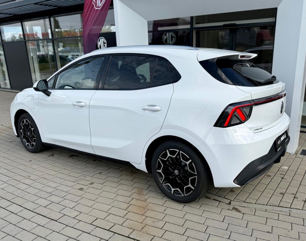 MG MG4  URBAN PREMIUM EV 54kWh 118kW 1AT 4x2