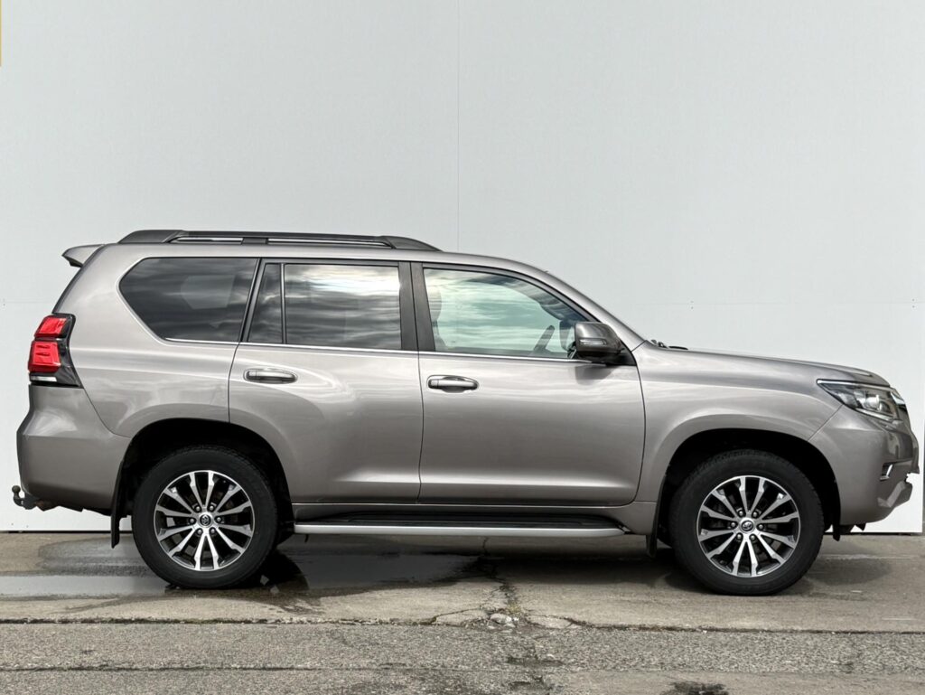 Toyota Land Cruiser  2.8 D-4D AT AWD 130 kW Executive