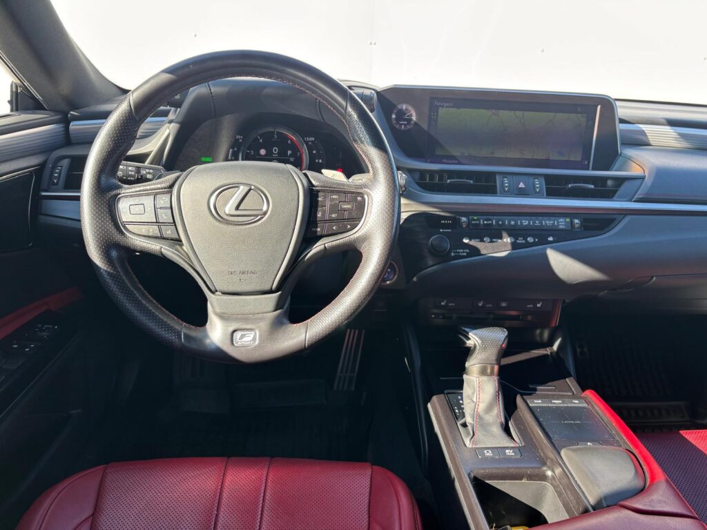 Lexus ES  2,5 HSD e-CVT F-Sport