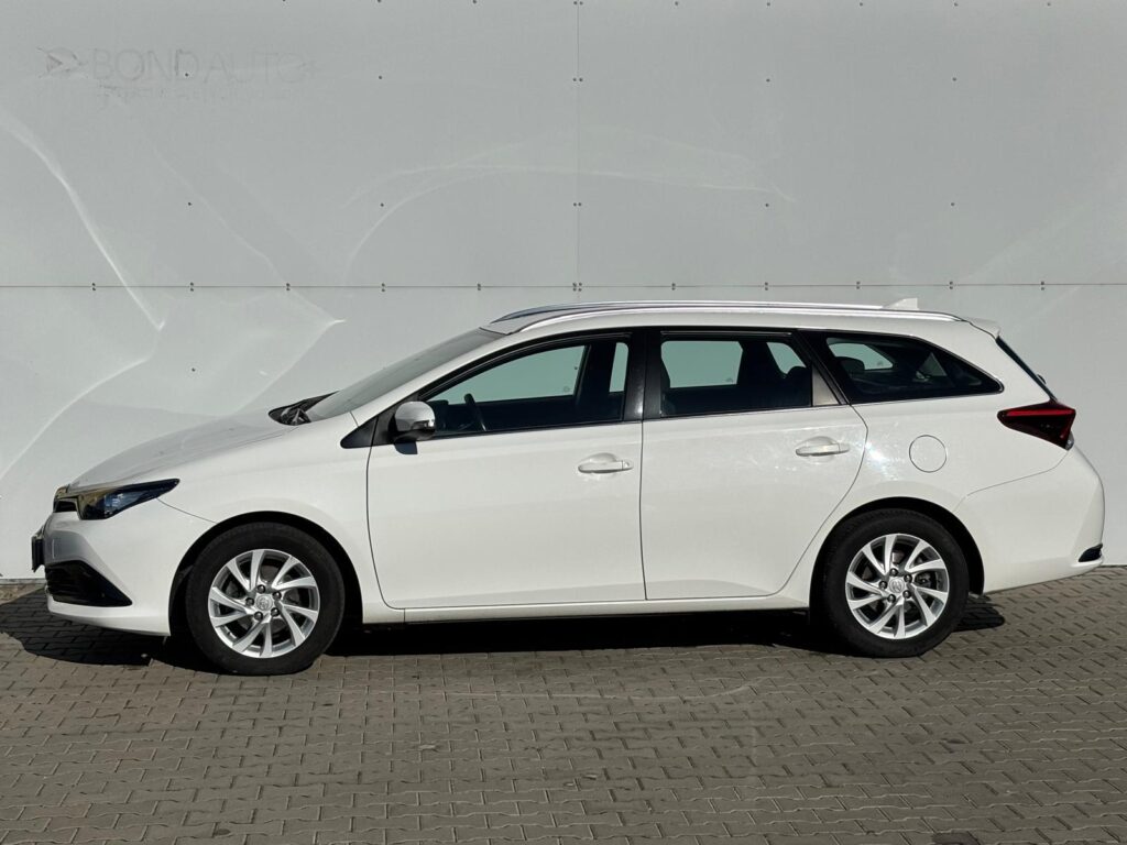 Toyota Auris  1.6 Valvematic Active