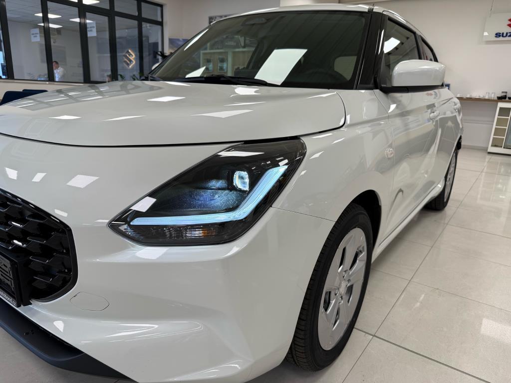 Suzuki Swift  PREMIUM 1.2  M/T 4x2