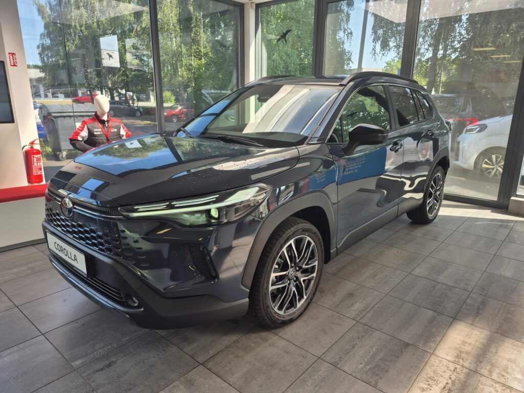 Toyota Corolla Cross  Style HEV, 1.8L, 140K