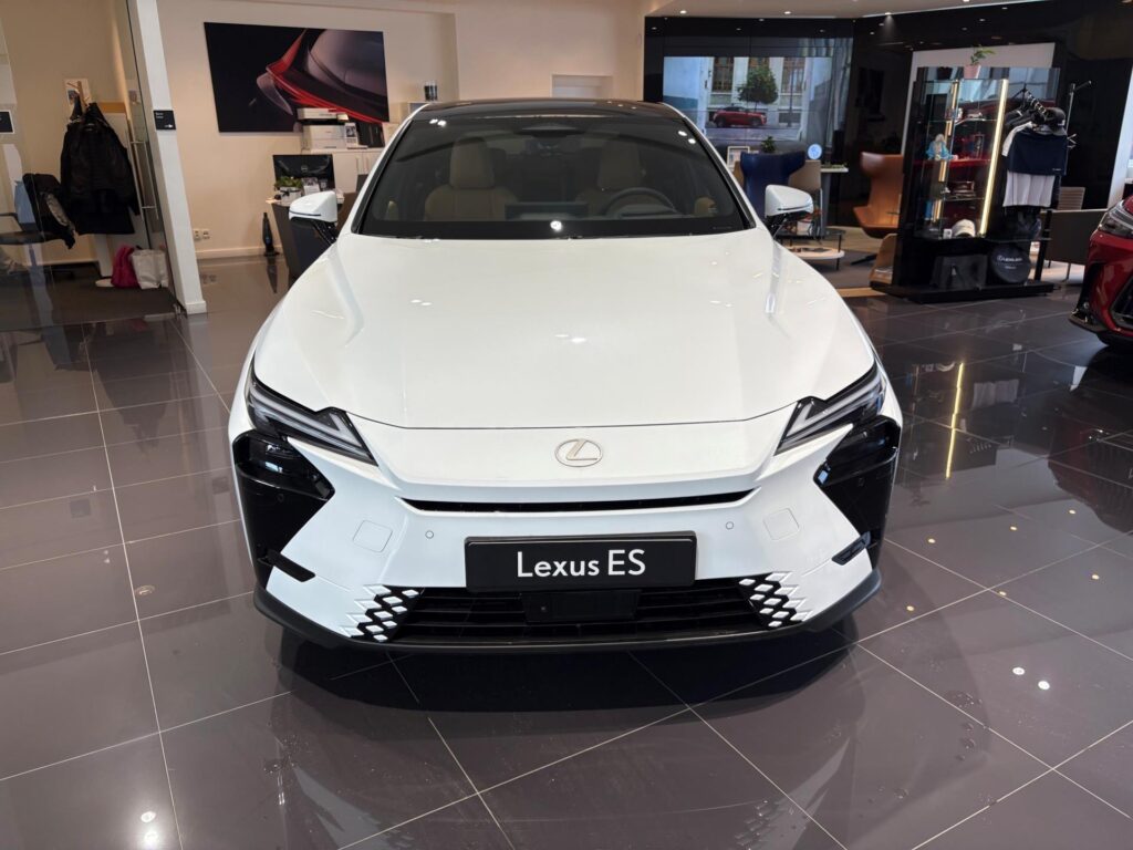 Lexus ES 300h  Prestige Top 4x4