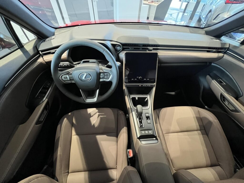 Lexus LBX  Elegent Tech