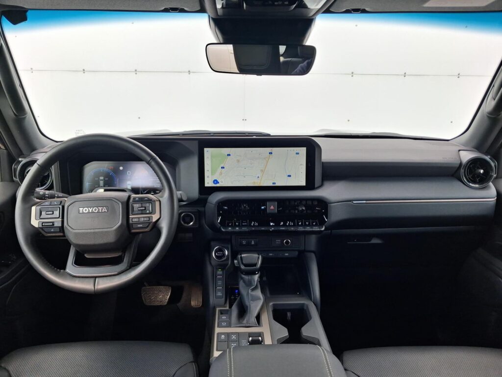Toyota Land Cruiser  2.8 D-4D 6AT Invincible