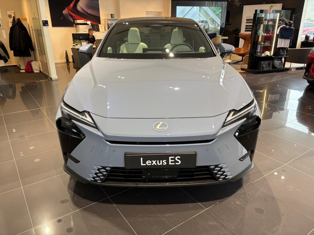 Lexus ES 300h  Prestige Top 4x4