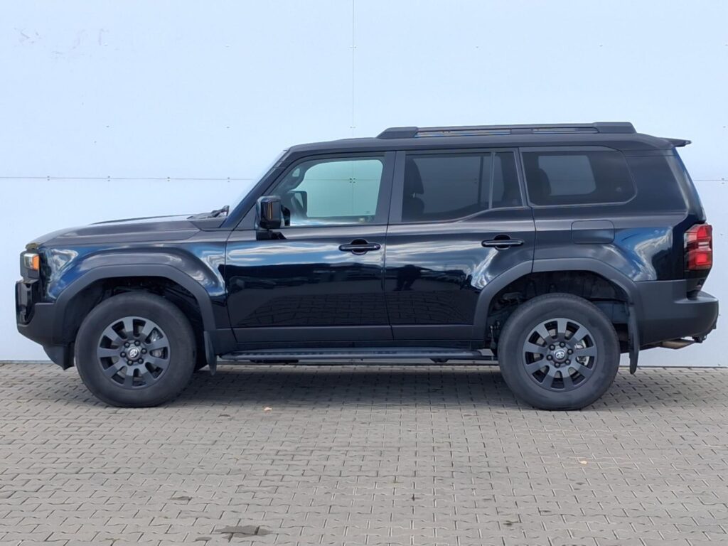 Toyota Land Cruiser  2.8 D-4D 6AT Invincible