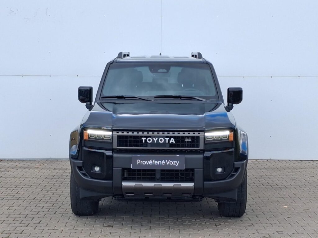 Toyota Land Cruiser  2.8 D-4D 6AT Invincible