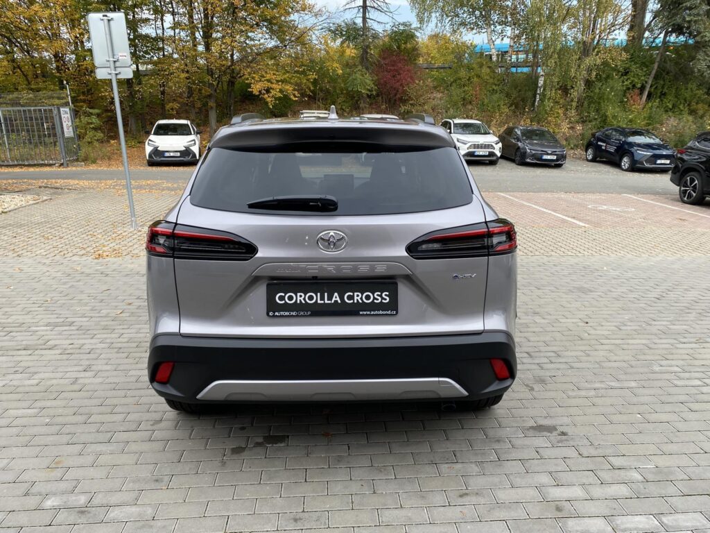 Toyota Corolla Cross  2.0 HEV STYLE + zimní kola