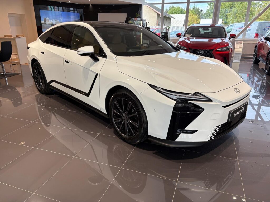 Lexus ES 300h  Prestige Top 4x4