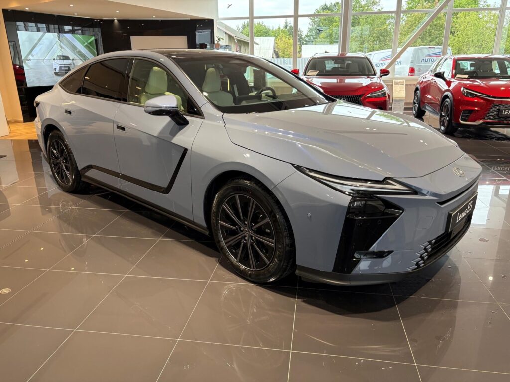Lexus ES 300h  Prestige Top 4x4