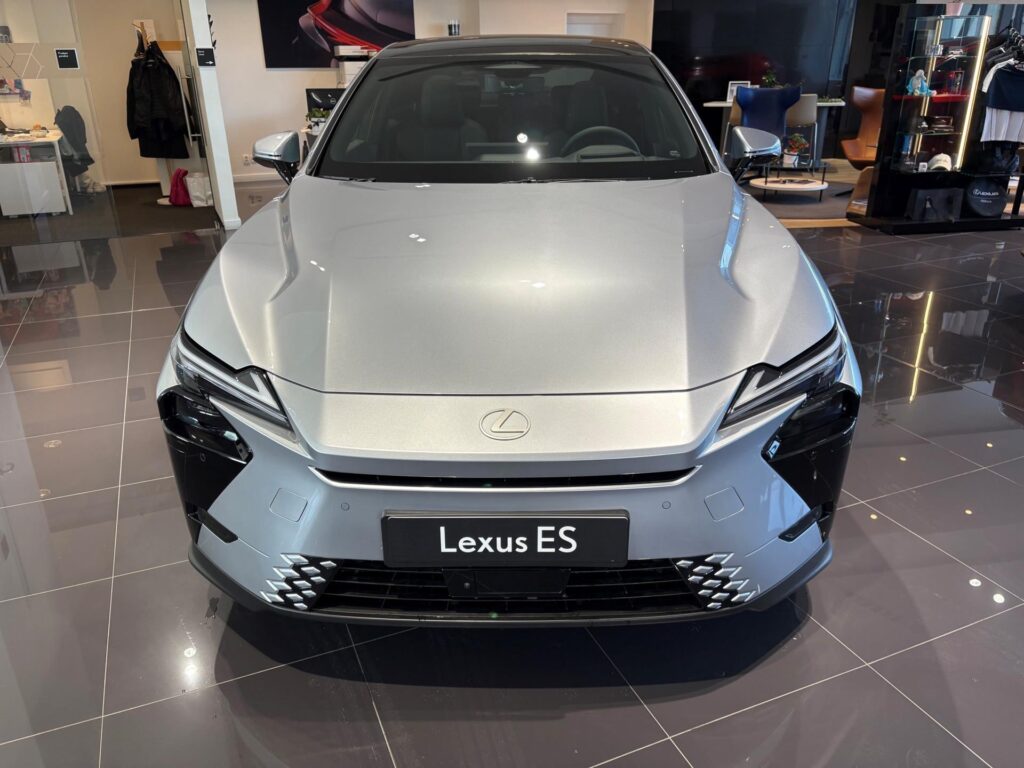 Lexus ES 300h  Prestige Top 4x4